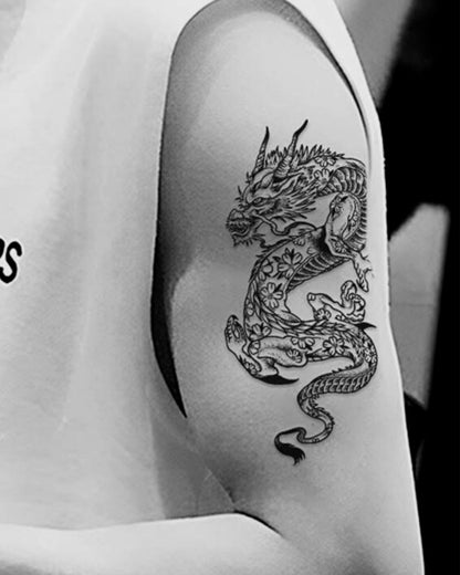 dragão chinês com flores